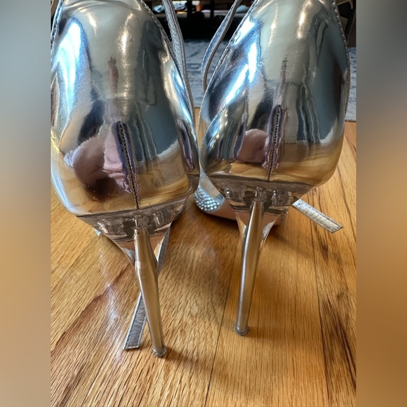 Steve Madden Alisha Silver Metallic Rhinestone Pumps size 8 - Picture 9 of 9
